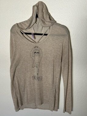 Alya by Francesca’s sloth hoodie sweater in tree pose medium oatmeal/tan black